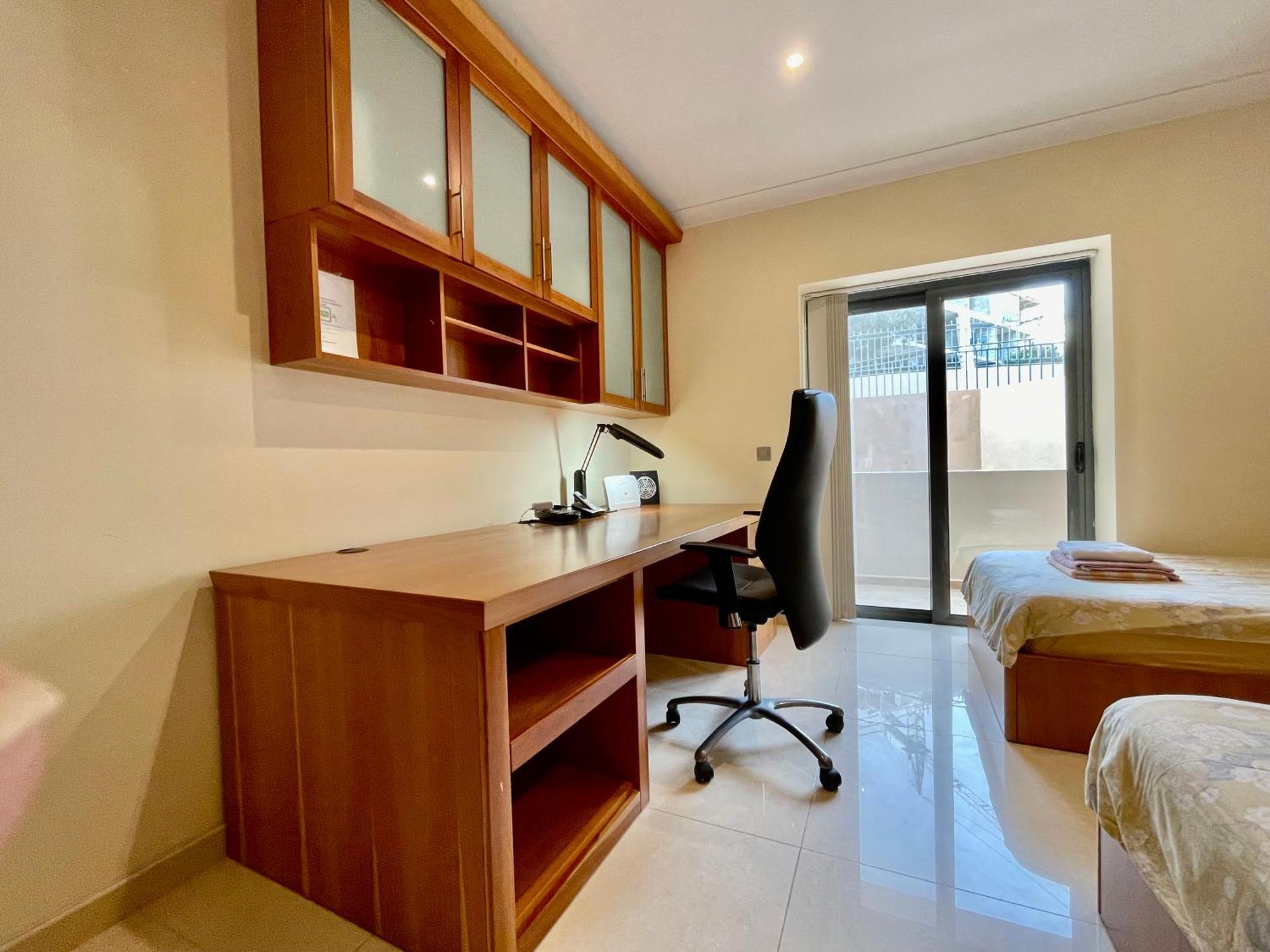 Spacious Luxurious Apartment With Seaview المليحة الغرفة الصورة