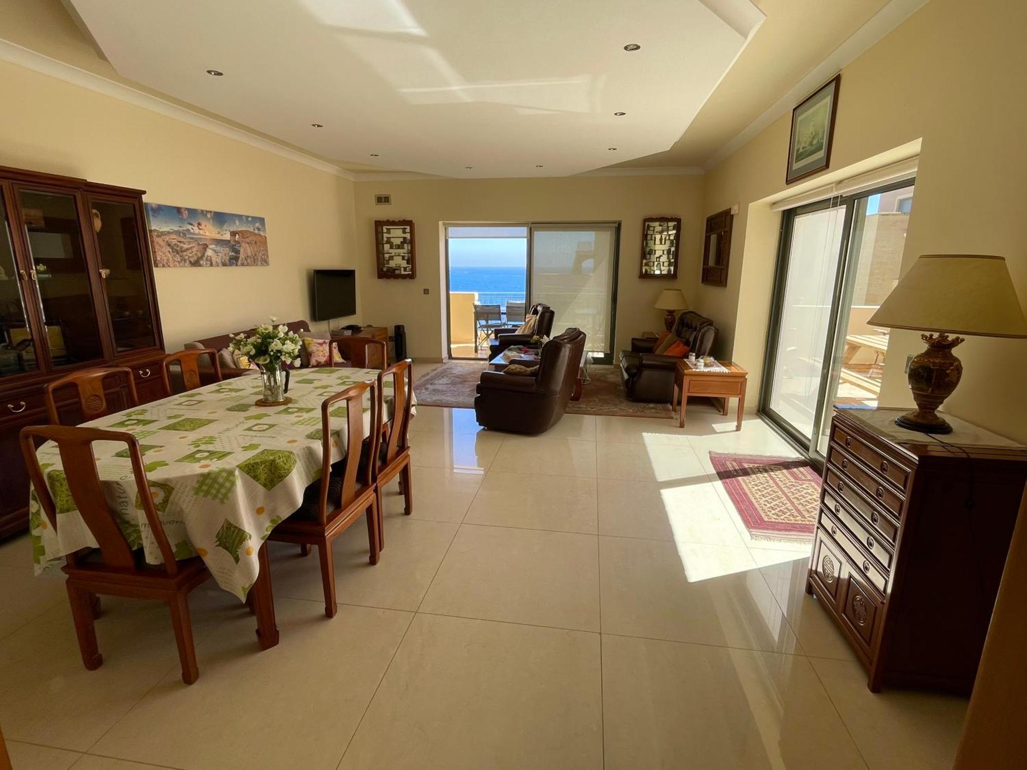 Spacious Luxurious Apartment With Seaview المليحة الغرفة الصورة